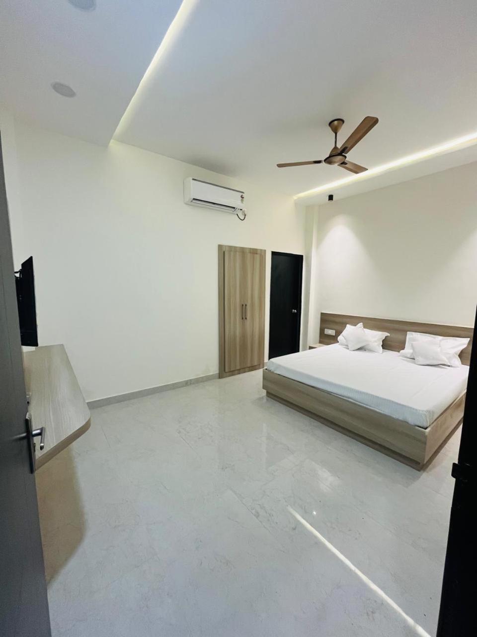 Log Inn Banaras Varanasi Bagian luar foto